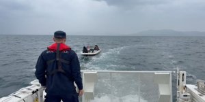 Kuşadası’nda Sürüklenen Teknedeki İki Kişi Kurtarıldı