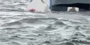 Karaköy'de Yolcu Vapuru Balıkçı Teknesine Çarptı: Denize Düşen Kişi Kurtarıldı