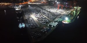 Haydarpaşa Limanı'nda Gece Mesaisi: 2026 Model Araçlar Limana İndirildi