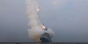 Kuzey Kore Dev Savaş Gemisinden Füze Denemesi Yaptı