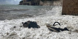 Alanya'da Balıkçı Teknesi Alabora Oldu: 2 Kişi Yüzerek Kurtuldu