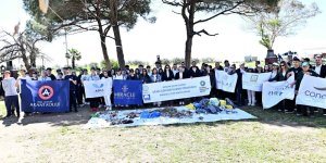 Lara Sahili'nde Öğrencilerden Bilimsel Temizlik