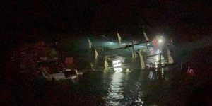 Fethiye'de Kayalıklara Çarparak Batan Teknedeki 6 Kişi Kurtarıldı, 1 Kişi Kayıp