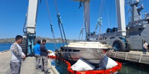 Yanan Teknelerin Enkazları Kaldırılıyor