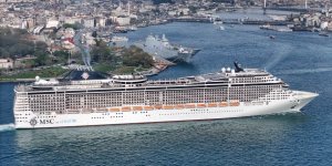 TCG Anadolu Turistlerin İlgi Odağı Oldu