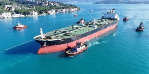 Ukrayna’nın Hedef Aldığı Dev Tanker İstanbul Boğazı’ndan Transit Geçti