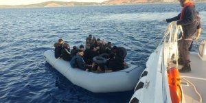 İzmir Açıklarında Göçmen Operasyonu: 4'ü Çocuk 65 Düzensiz Göçmen Yakalandı