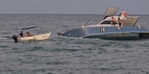 Teknede Mahsur Kalanları Kurtarmak İçin Giden Balıkçı Teknesi De Arızalandı