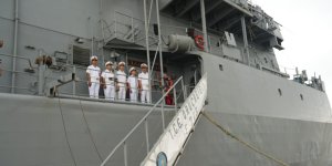 Türk Donanmasından Atlantik'in Ötesinde Güç Gösterisi: TCG Oruçreis New York'ta