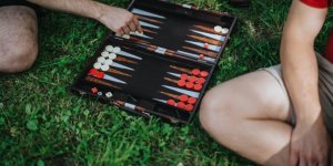 Geleneksel Türk Eğlencesinin Vazgeçilmezi: Tavla, Okey ve Darbuka Keyfi Pazarama'da Sizi Bekliyor!