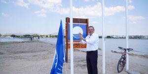 Ayvalık Belediyesi Plajlarında Mavi Bayraklar Göndere Çekildi
