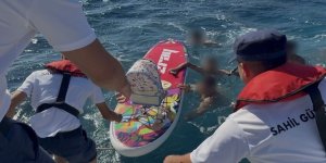 İzmir'de Kürek Sörfü Yaparken Denizde Sürüklenen 5 Kişi Kurtarıldı