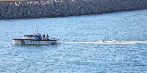 Rize Açıklarına Acil İniş Yapan Uçak Limana Çekildi
