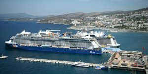 Kuşadası'na 2 Kruvaziyerle 7 Bin 818 Turist Geldi