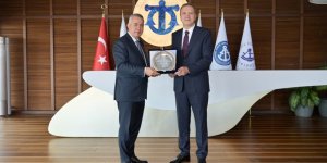 İMEAK DTO’da Recep Düzgit Görevi Tamer Kıran’dan Devraldı