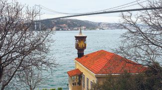 Sahil camileri cemaatini bekliyor