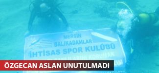 Özgecan için deniz altında pankart açıldı