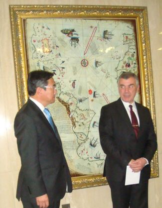 Piri Reis Haritası, IMO duvarını süsledi