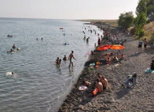 Van Gölü sahilinde bomba bulundu