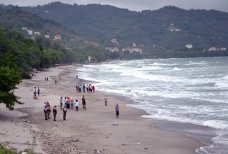 Serinlemek için girdikleri denizden çıkamadılar: 9 ölü