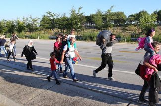 Suriyeli sığınmacılar rotayı karaya çevirdi