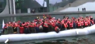 Alman vekiller göçmen empatisi için bota bindi