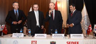 Türkiye'nin en büyük askeri gemisi için imzalar atıldı