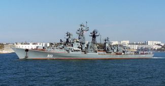 Rus gemisinden Türk teknesine uyarı ateşi