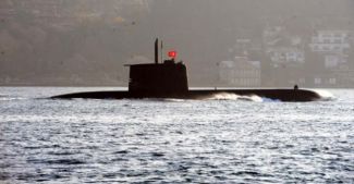 Rus savaş gemisine Boğaz'da yakın takip