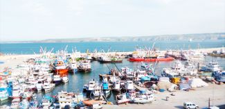 Limanda yatan tekneye ucuz yakıt yok