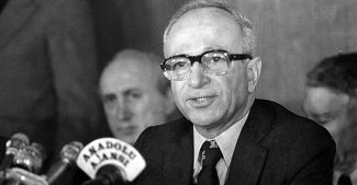 Eski başbakanlardan emekli Oramiral Bülend Ulusu vefat etti