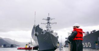 O savaş gemisi Marmaris'e demirledi