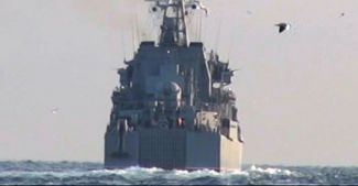 Rus savaş gemisi İstanbul Boğazı'ndan geçti