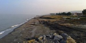 'Karadeniz'in dalgaları sahile zarar veriyor'