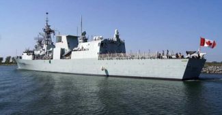 HMCS Fredericton savaş gemisi, mülteciler için hareket etti