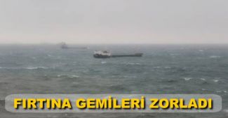 Gemiler Zonguldak'ta fırtınayla boğuştu