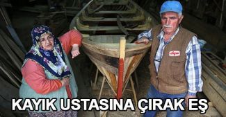 Kayık ustasına bakın kim çıraklık yapıyor