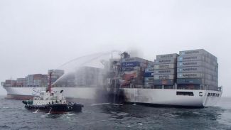 Doğu Çin Denizi’nde iki konteyner gemisi çatıştı