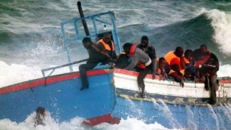 Akdeniz'de mülteci teknesi faciası: 80 ölü