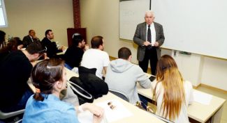 Geza Dologh, öğrencilerle biraraya geldi