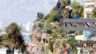 Kaleiçi Yat Limanı'nda tehlikeli çalışma