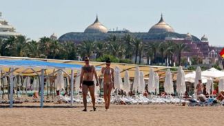 Antalya sahilleri boş kaldı
