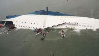 304 kişi mezar olan feribot deniz dibinden çıkarılıyor