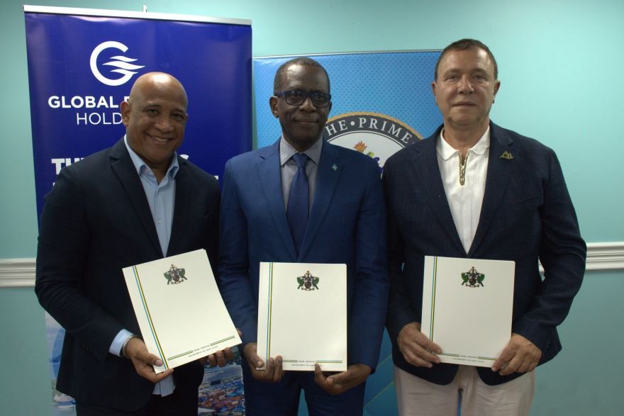 1691571621-ba-bakan-yard-mc-s-ve-turizm-yat-r-m-yarat-c-end-striler-k-lt-r-ve-bili-im-bakan-ernest-hilaire-saint-lucia-ba-bakan-philip-j-pierre-global-ports-holding-y-netim-kurulu-ba-kan-v.jpg