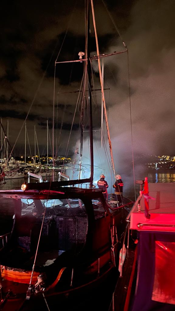 aa-20230220-30356991-30356985-bodrumda-cikan-yanginda-4-teknede-hasar-olustu.jpg