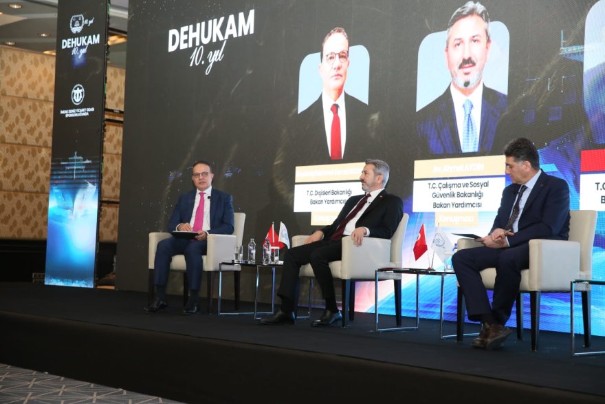 acilis-oturumu-bakan-yardimcilari.jpg