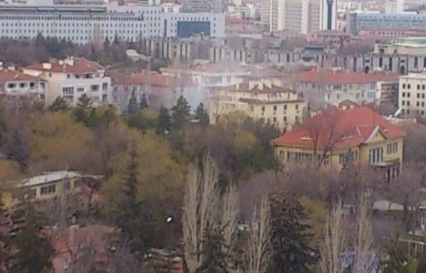 ankara-da-amerika-buyukelciligi-onunde-patlama-oldu-3004885.jpeg ankara-da-amerika-buyukelciligi-onunde-patlama-oldu-3004885.jpeg