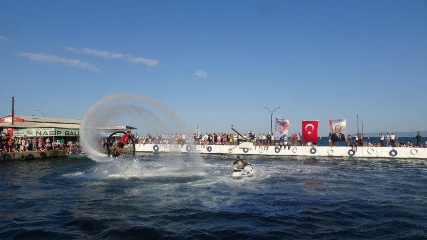 aw740451-04.jpg