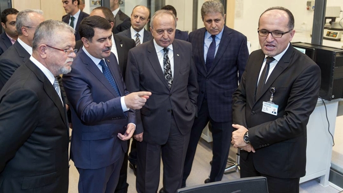 celik-arastirmalari-merkezi_toplufotograf_002.jpg celik-arastirmalari-merkezi_toplufotograf_002.jpg