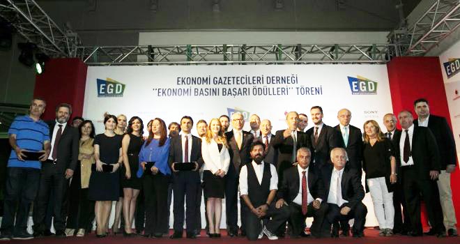 ekonomi-gazetecileri-derneginden-anadolu-ajansina-odul.jpg